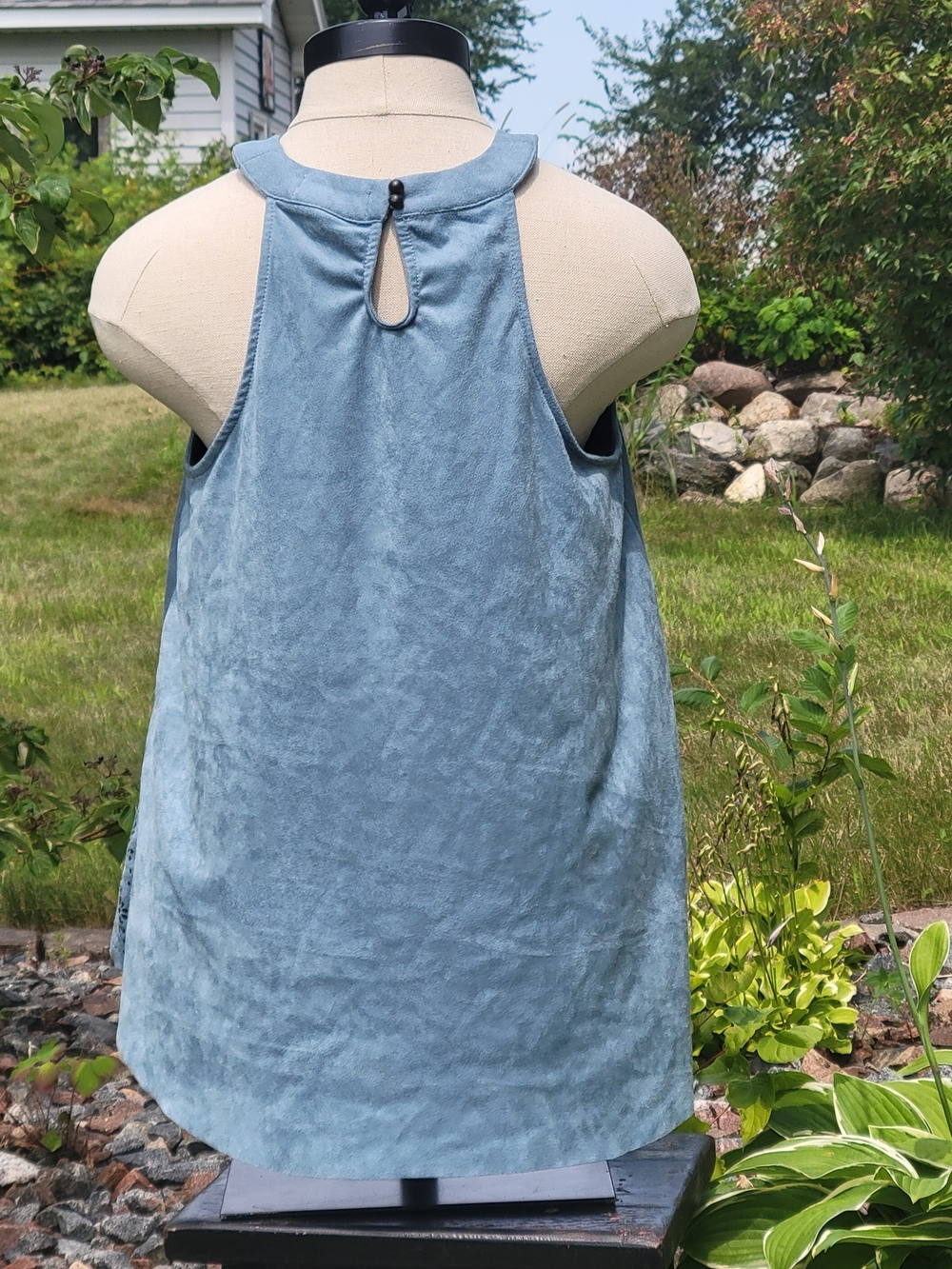 Taylor & Sage Dusty Blue Halter Suede-Look Laser Cut Size Small - Picture 9 of 10